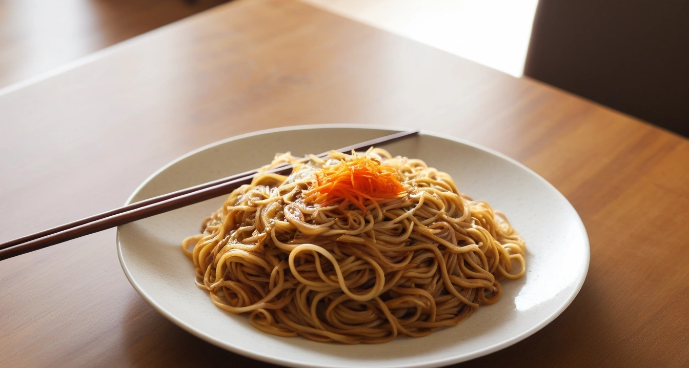 steaming yakisoba on rustic ceramic plat 1